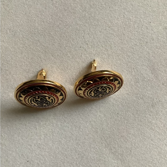 CHANEL Vintage Clip-on Earrings - Picture 4 of 7